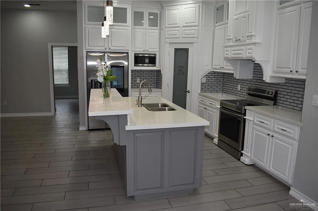 4 bed, 3.0 bath, 2154 sqft, $2,300 — Photo 4