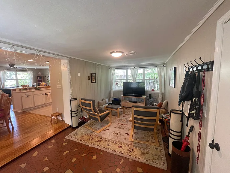 1317 NW 4th St — Photo 7