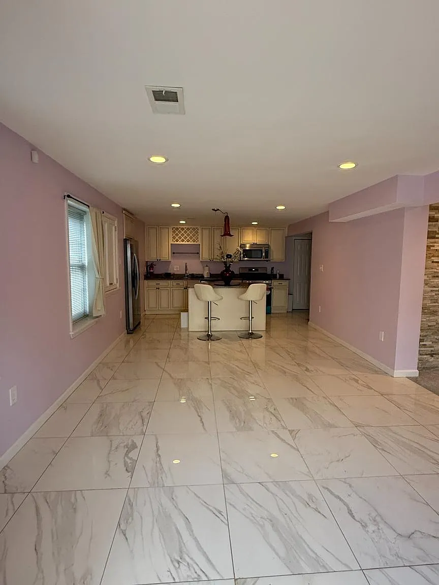 2 bed, 1.0 bath, 5033 sqft, $2,200 — Photo 3
