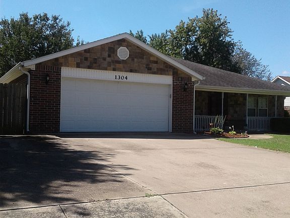 3rd image of 1304 W Cottonwood St