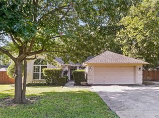 1319 Dahlia Dr, Grand Prairie, TX 75052