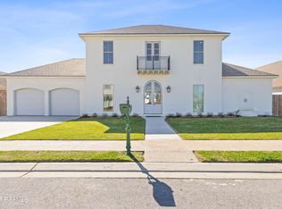 1044 The Lake Dr, Broussard, LA 70518