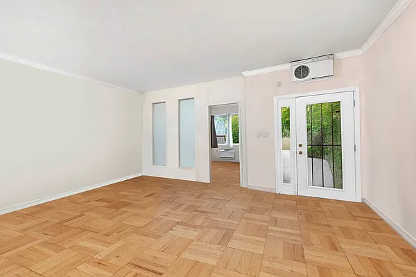 Rented by Compass | media 9