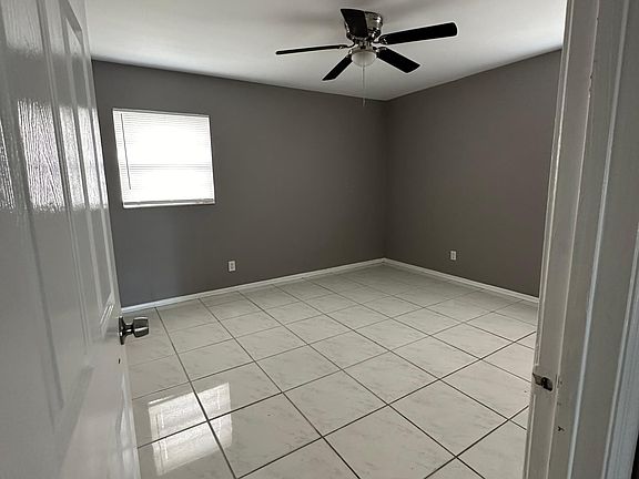5th image of 4422 W Pearl Ave