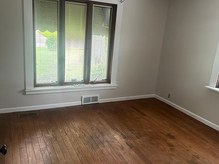 5747 Norwaldo Ave — Photo 10