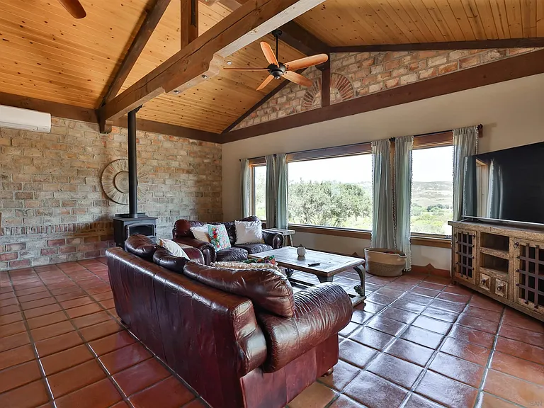 25933 Potrero Valley Rd — Photo 29