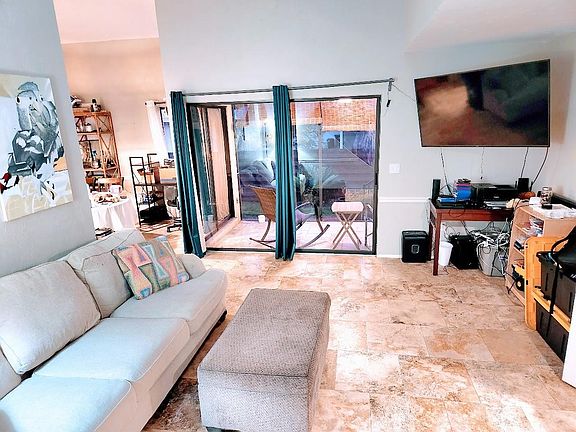 3rd image of 817 Sorrento Pl #817