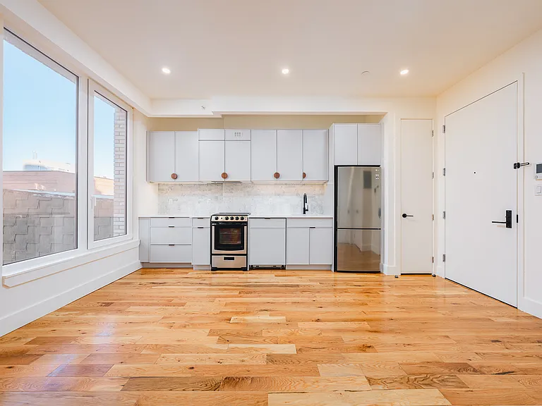 33 Franklin St #419 — Photo 1