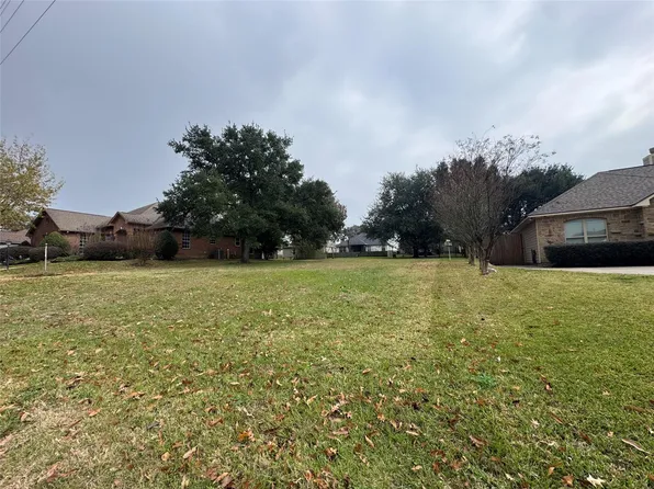 6987 Pleasure Lake Dr, Willis, TX 77318