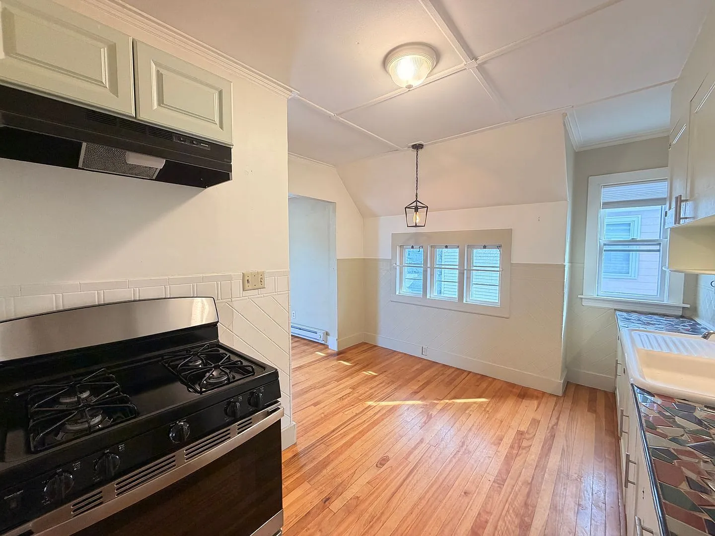 1 bed, 1.0 bath, $1,600 — Photo 3