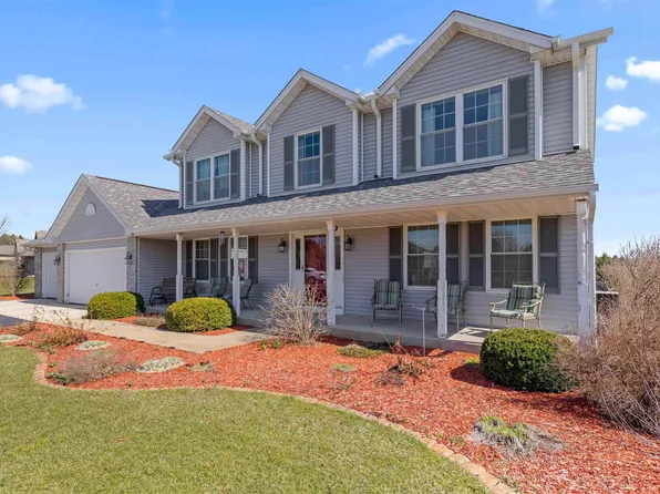 9979 Sara Dr, Roscoe, IL 61073