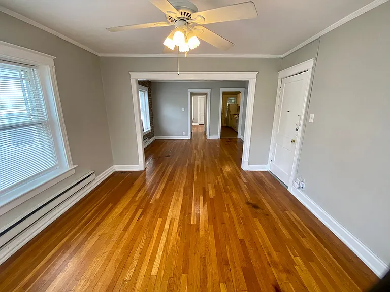 Valentine Place Apartments — Photo 25