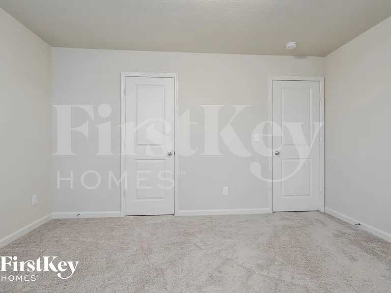 323 Darling Ln — Photo 12