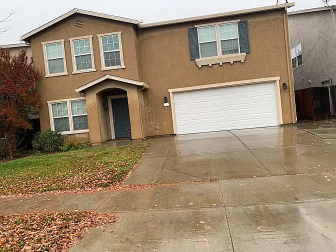 1155 Crescent Dr — Photo 1