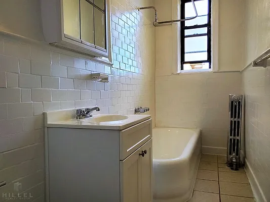 Rented by Hillel Realty Group | media 7