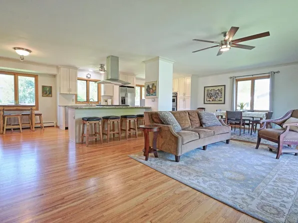 716 Eldridge Ave E, Maplewood, MN 55117