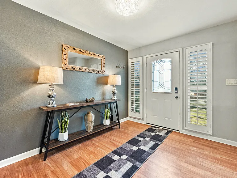 403 Norman Dr — Photo 9