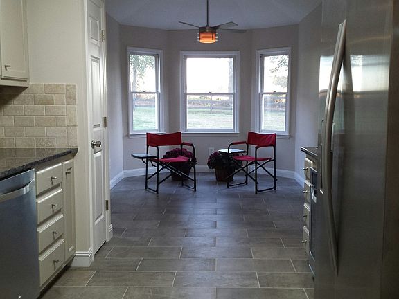 breakfast room
