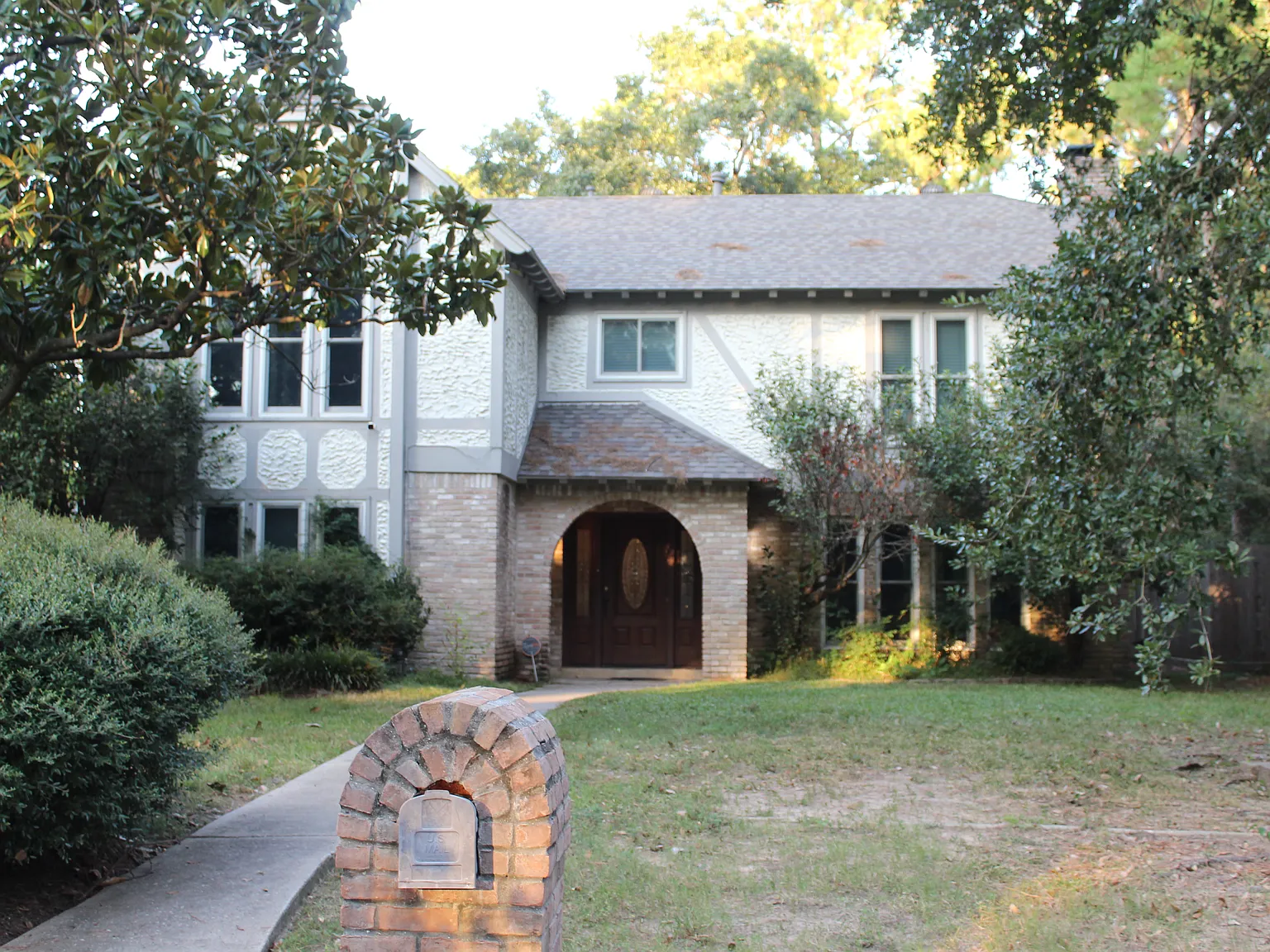 4 bed, 2.5 bath, 2708 sqft, $2,500 — Photo 1