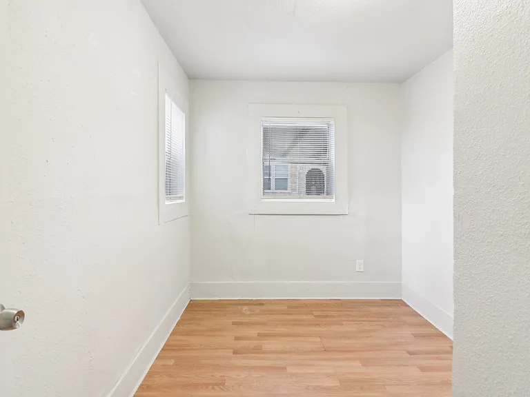 1906 Grainger St #1906 — Photo 20