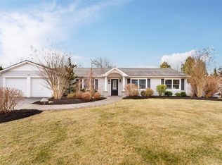 86 Chelsea Dr, Mount Sinai, NY 11766