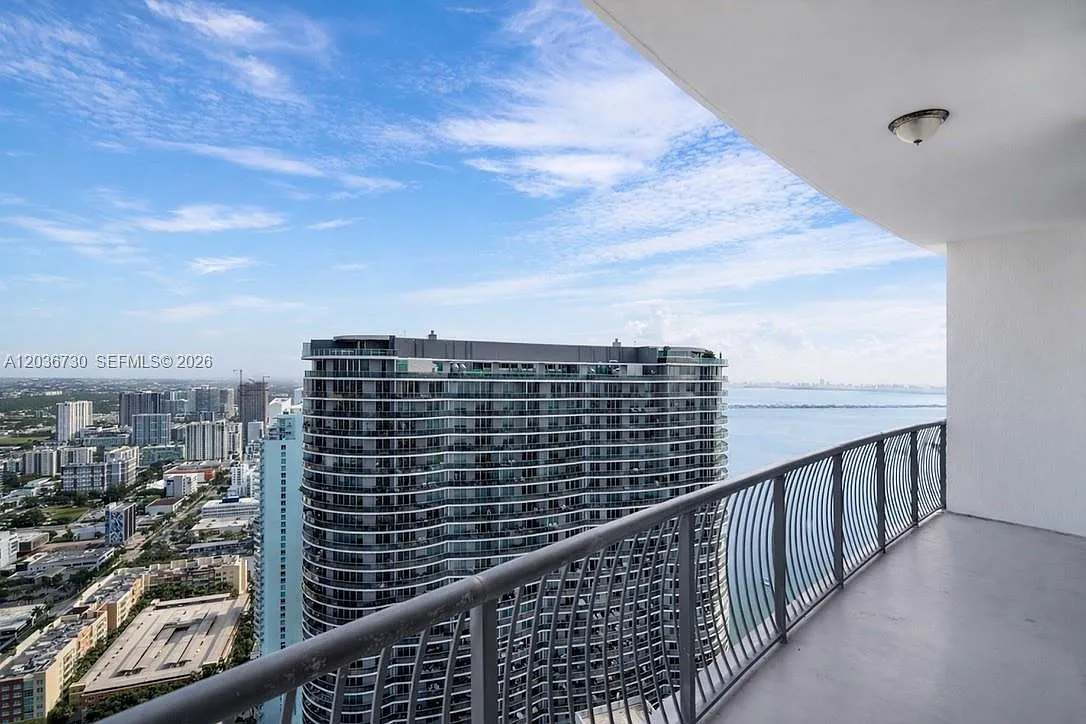 Opera Tower Condo — Photo 4