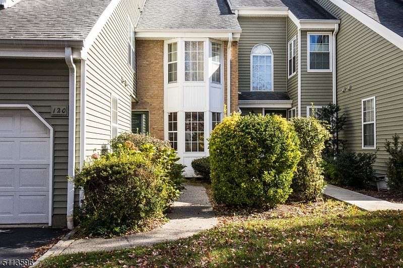 1st image of 120 Coccio Dr