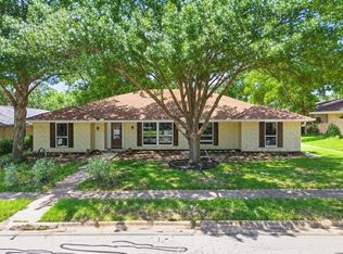 2304 Saint Claire Dr, Arlington, TX 76012