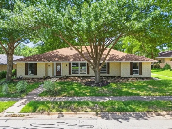 2304 Saint Claire Dr, Arlington, TX 76012