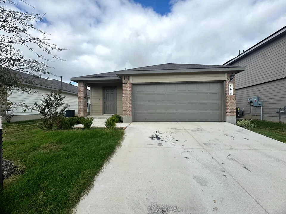 13915 San Saba Fls