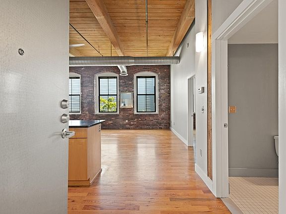 3rd image of 589 Essex St Unit 407