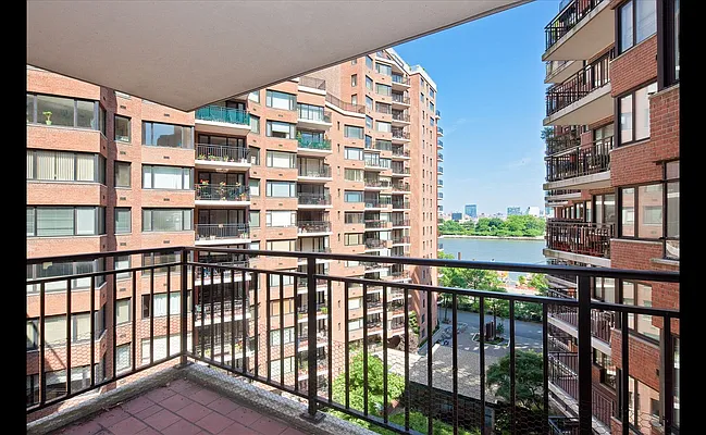 Sold by Douglas Elliman | media 24