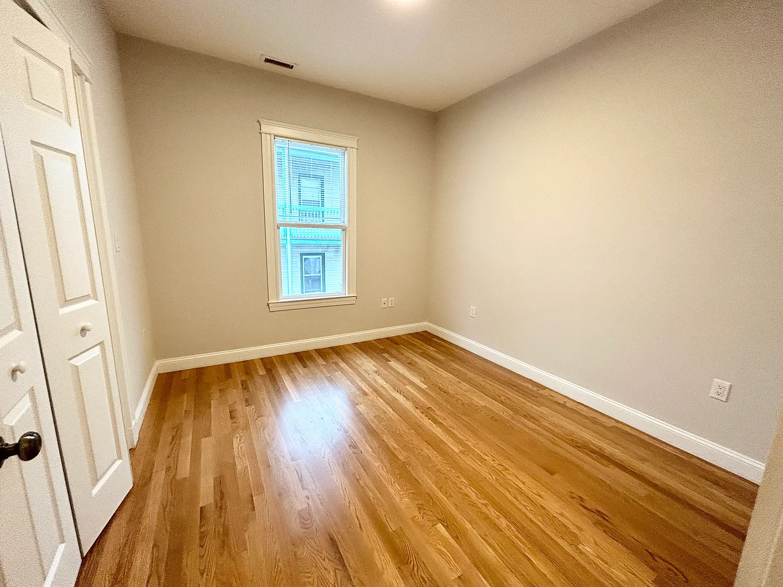 3 bed, 1200 sqft, $4,000 — Photo 3