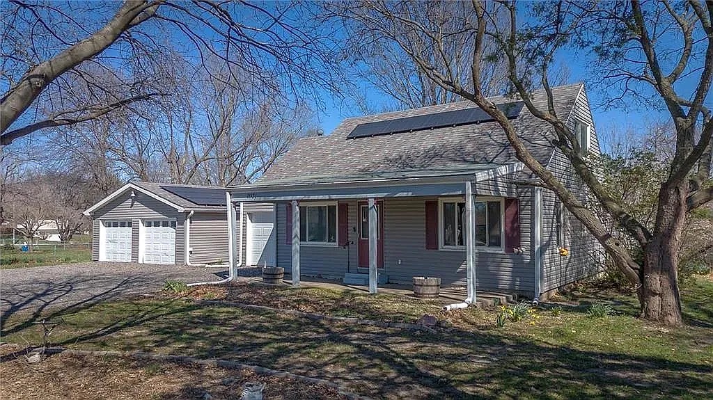3 bed, 1271 sqft, $2,200 — Photo 2