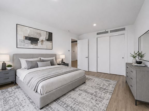 4th image of 2516 37th Ave #4B