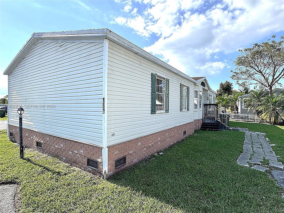 1st image of 220 NE 12th Ave Lot 182