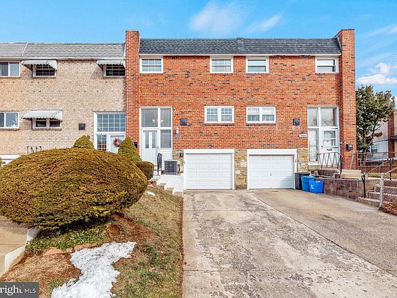 3rd image of 3602 Essex Ln