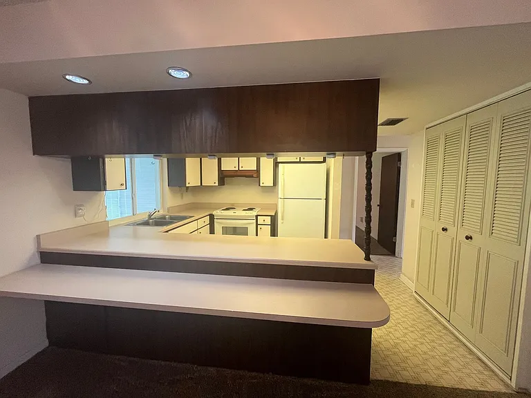 13 Courtney Pl — Photo 3