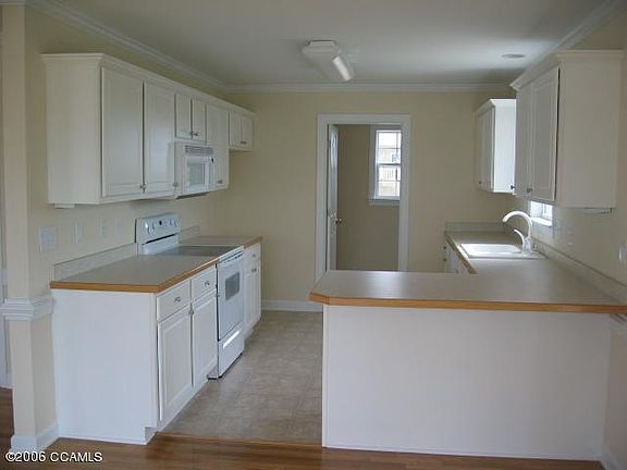 3rd image of 233 Hickory Shores