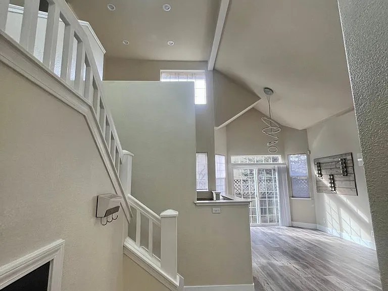2749 Marlow Ct — Photo 6