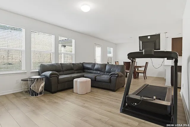 15411 Oceanus Dr — Photo 5