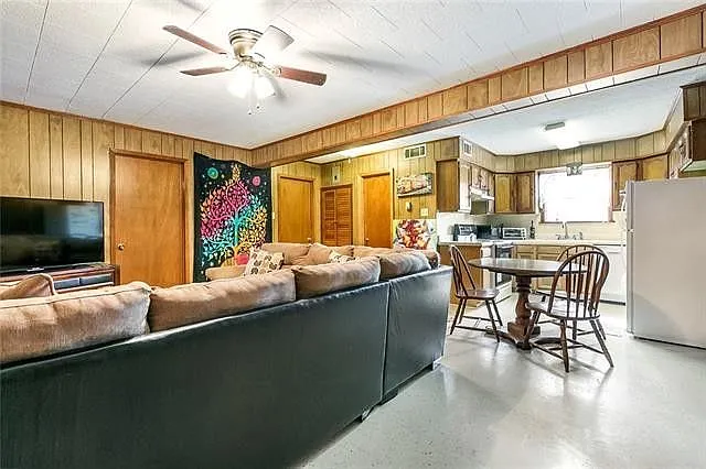536 Aurora Ave — Photo 4