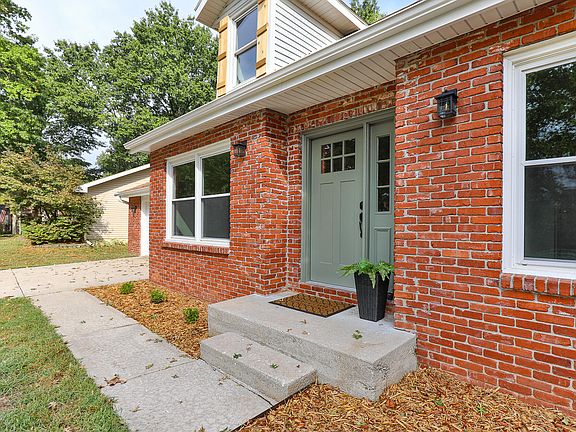 3rd image of 833 E Mentor Street