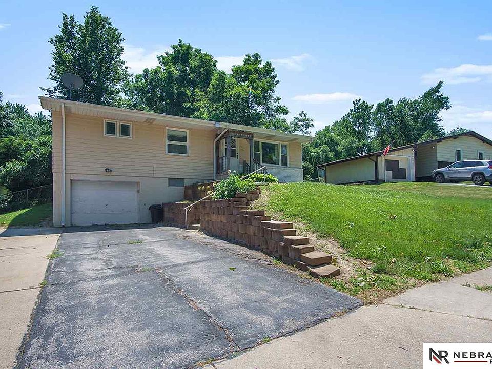 1st image of 9465 Bedford Ave