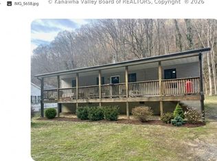 5507 Paint Creek Rd, Gallagher, WV 25083