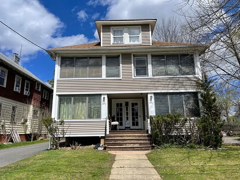 372-374 Harold St — Photo 7