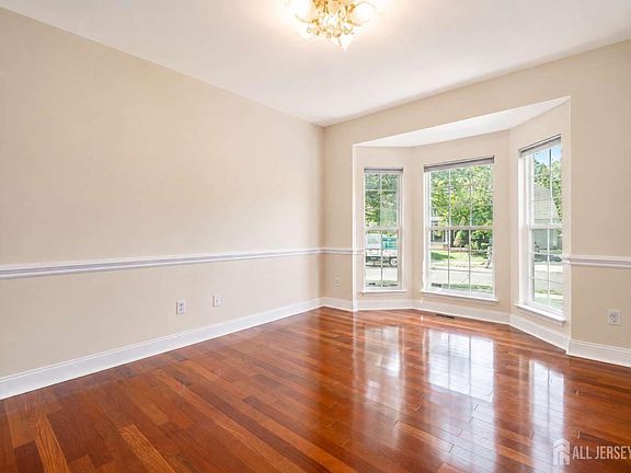 5th image of 4 Sequoia Dr