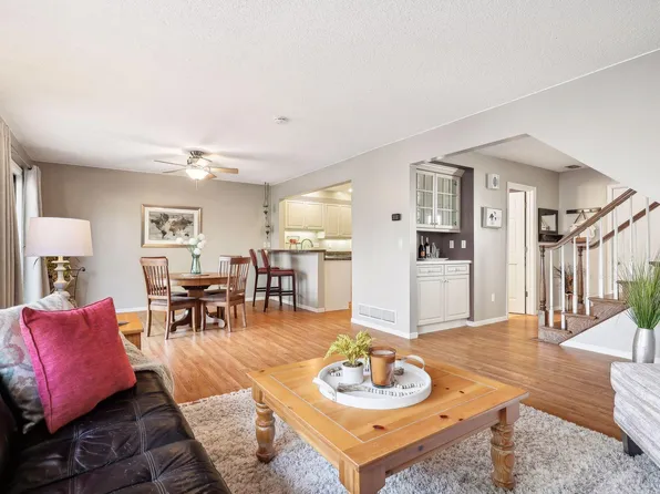 889 Nancy Cir, Shoreview, MN 55126