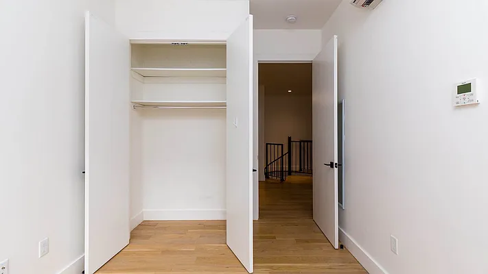 Rented by Nooklyn NYC LLC | media 89