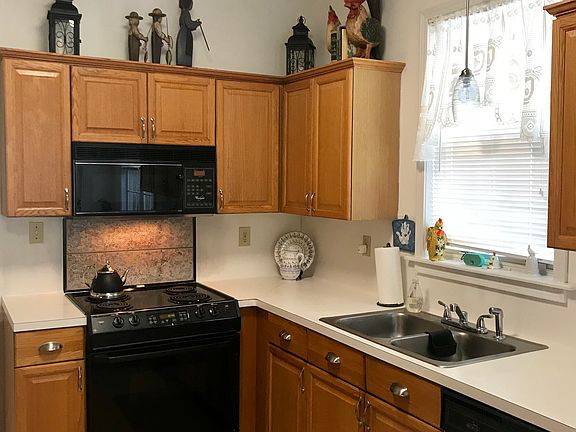 5th image of 155 Woodgate Dr